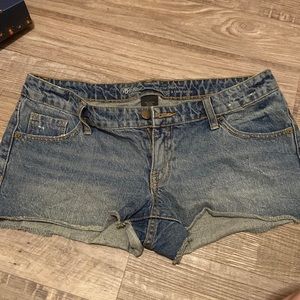 Mossimo Low Rise Jean Shorts SIZE 10/13